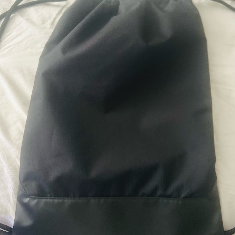 Nike Black and White Drawstring Backpack NWOT - Picture 3 of 3